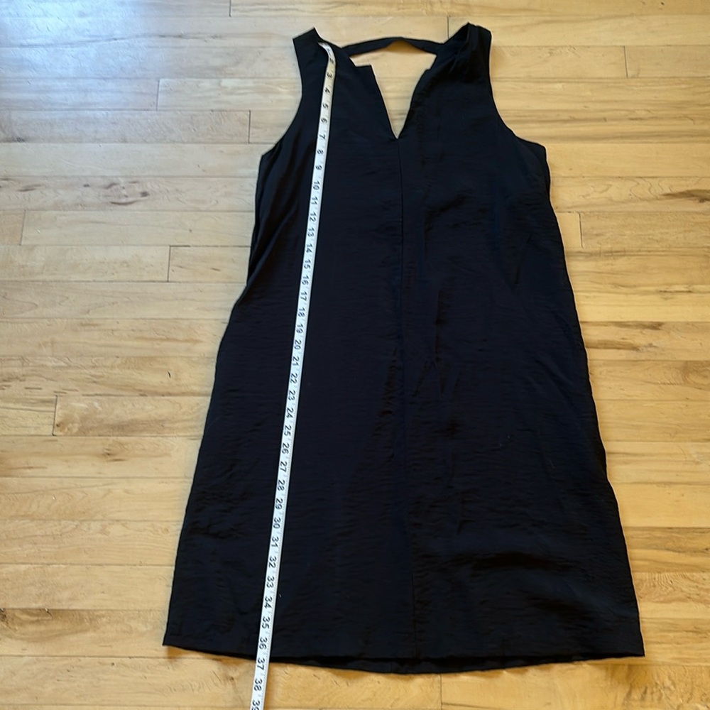 Banana Republic Black Sleeveless V-Neck Shift Dress